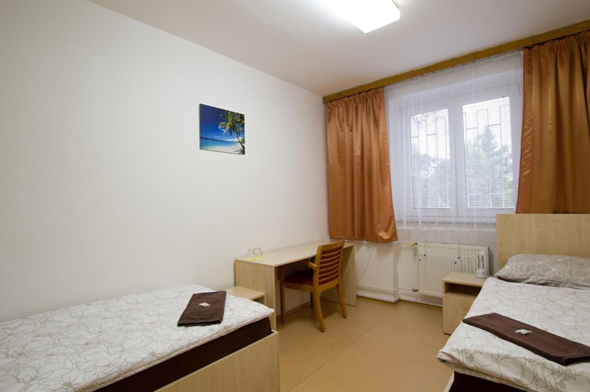 Tauferovy Koleje Hostel Brno Exterior foto